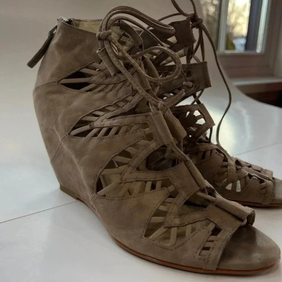 Dolce Vita Shandy Lace Uo Wedge Peep Toe Booties Taupe Nubuck - Picture 11 of 11